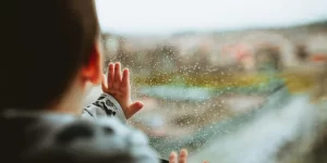 Comment prévenir les accidents liés aux vitres et protéger les enfants ?